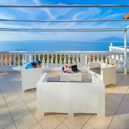 Villa Modern And Spacious In *