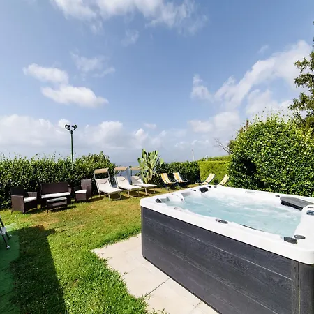 Villa Modern And Spacious In *