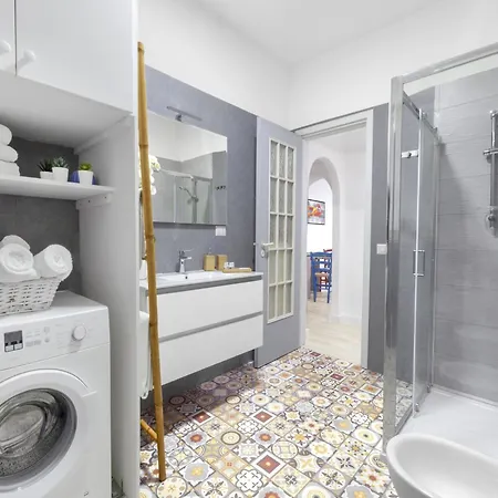 Modern And Spacious In Villa Sorrente