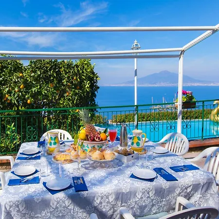 Modern And Spacious In Villa Sorrente
