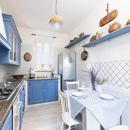 Modern And Spacious In Villa Sorrente